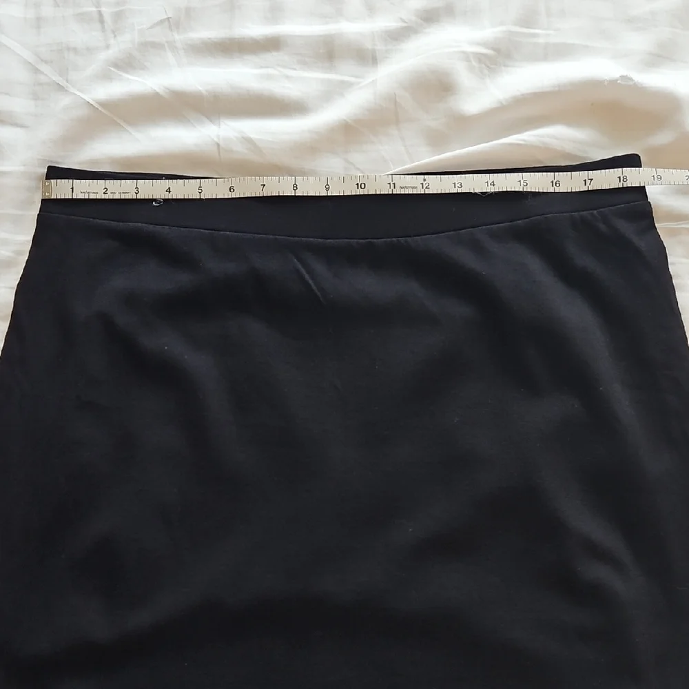Classic Black Pencil Style Skirt - Picture 3 of 5